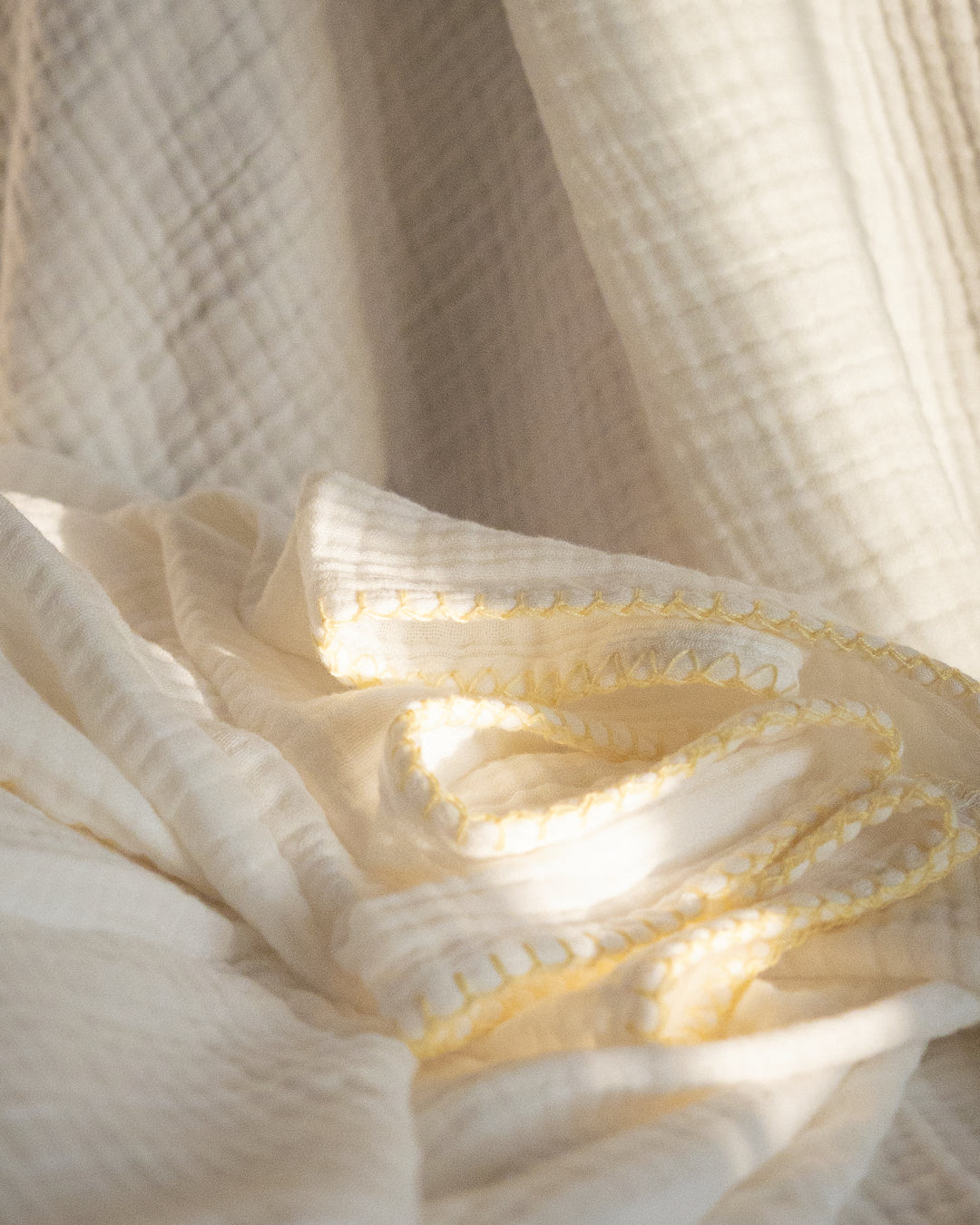 #color_White with Yellow Stitch