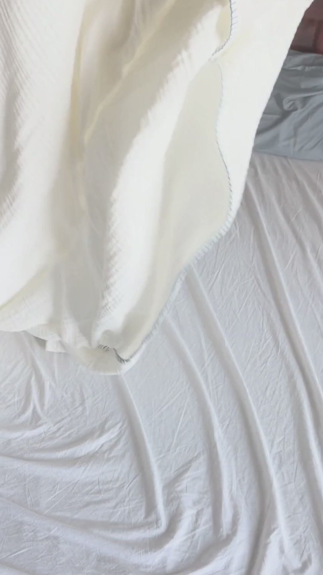 #Color_White with Blue Stitch
